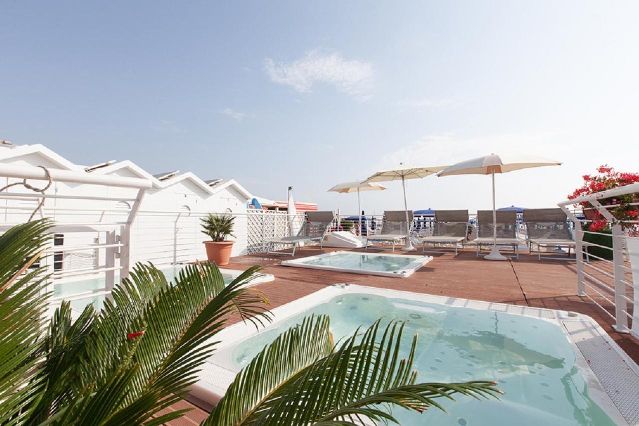 Riccione Beach Hotel - Enjoy Your Summer -Beach Village Incluso Eksteriør billede